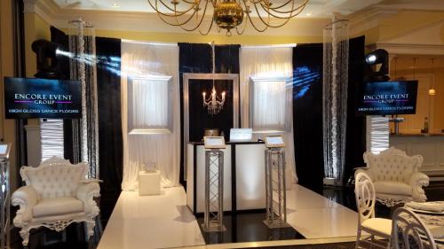 bridal_show_booth_setup