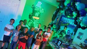 chroma-tron-group-photo-birthday-min