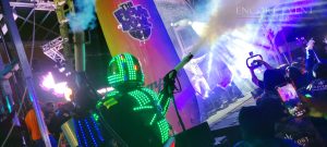 led-robot-entertainment-at-concert-min