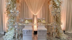 clear_acrylic_table_for_wedding_in_kentuckiana-min
