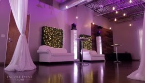 couches_at_wedding_for_cocktail_hour-min