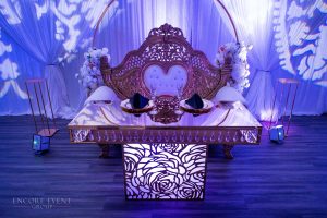 gold_sweetheart_loveseat_for_wedding-min