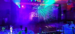 movers_and_glow_lighting_on_trussing-min