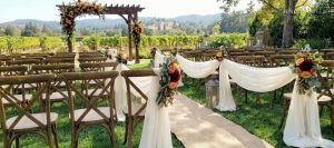 outside_floyd_knobs_wedding_with_ceremony_drapes-min