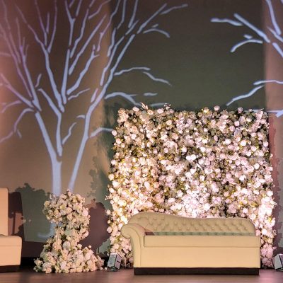 Floral table backdrops that highlight décor and create stunning photos Floral table backdrops that highlight décor and create stunning photos