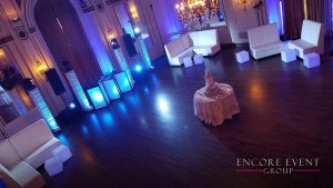 wide view detroit lounge